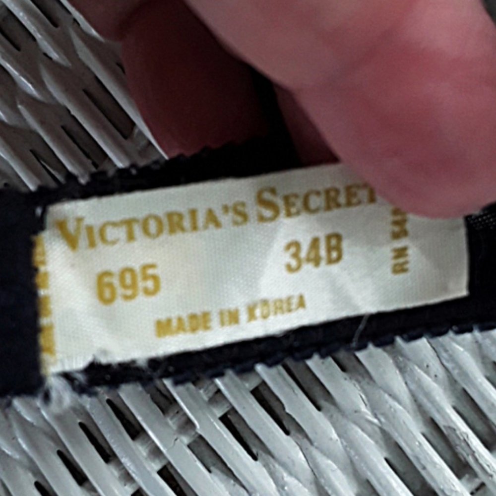 Victoria Secret Underwire PushUp Bra! EUC - Picture 8 of 8